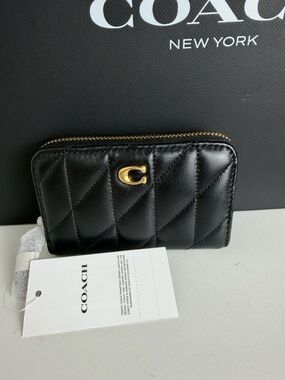 NWT Coach Essential Small Zip Around Card Case With Pillow Quilting